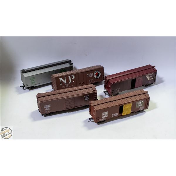LOT HO SCALE BOX CARS