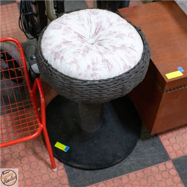 CAT BED AND SCRATCHING POST H-24"
