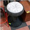 Image 1 : CAT BED AND SCRATCHING POST H-24"