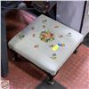 Image 1 : VINTAGE FOOT STOOL