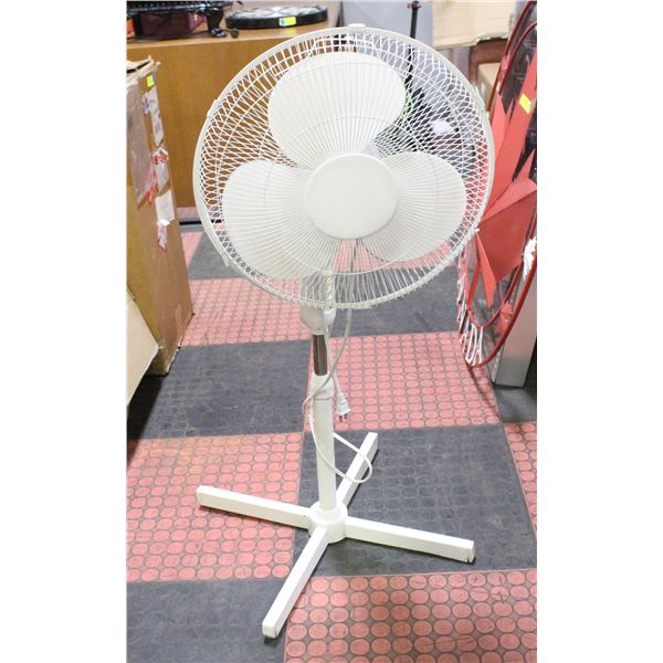 PEDESTAL 3 SPEED OSCILLATING FAN ADJUSTABLE HEIGHT