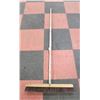 Image 1 : BROOM