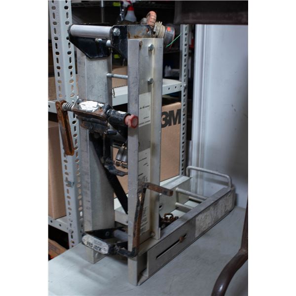 ALUM-A-POLE PRO-JACK FOR SCAFFOLDING FOR