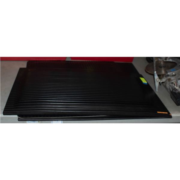 LOT OF ASSORTED SIZES & MATERIAL ANTI-FATIQUE MATS