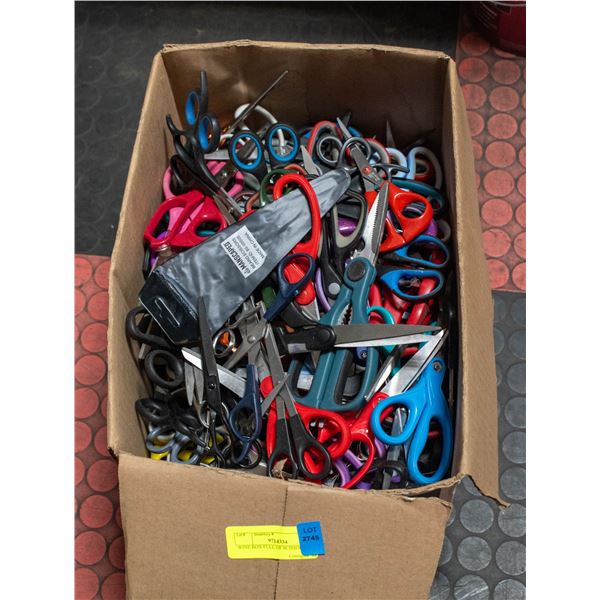 WINE BOX FULL OF SCISSORS