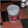 Image 1 : GLIDDEN 18.5L PREMIUM WHITE PAINT AND PRIMER