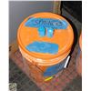Image 1 : BUCKET FULL OF ROTATING POMMEL CAPS