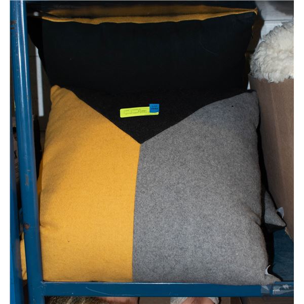 SET OF THREE ACCENT PILLOWS