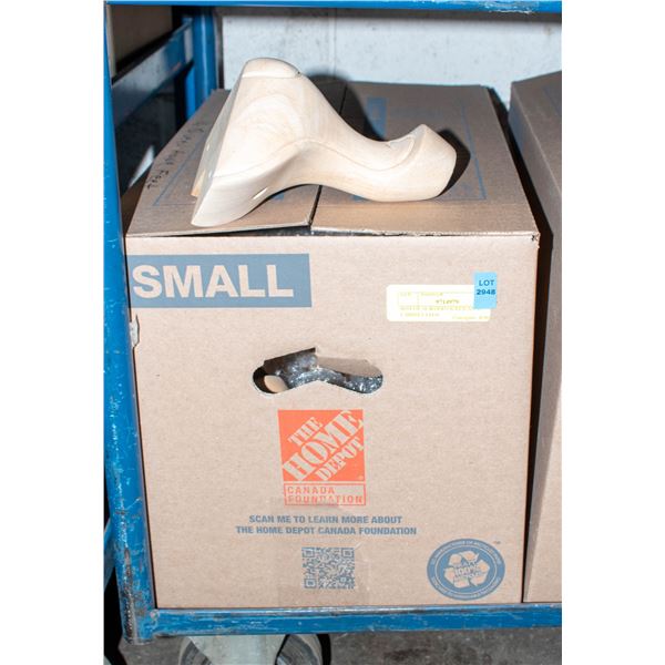 BOX OF 16 WOOD QUEEN ANNE CABINET LEGS