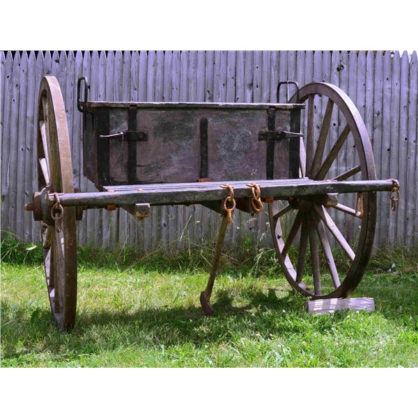 RARE GATLING GUN/ARTILLERY CAISSON.