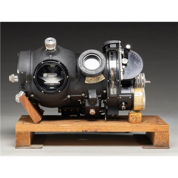 DESIRABLE U.S. WWII NAVY ISSUE NORDEN BOMB SIGHT.