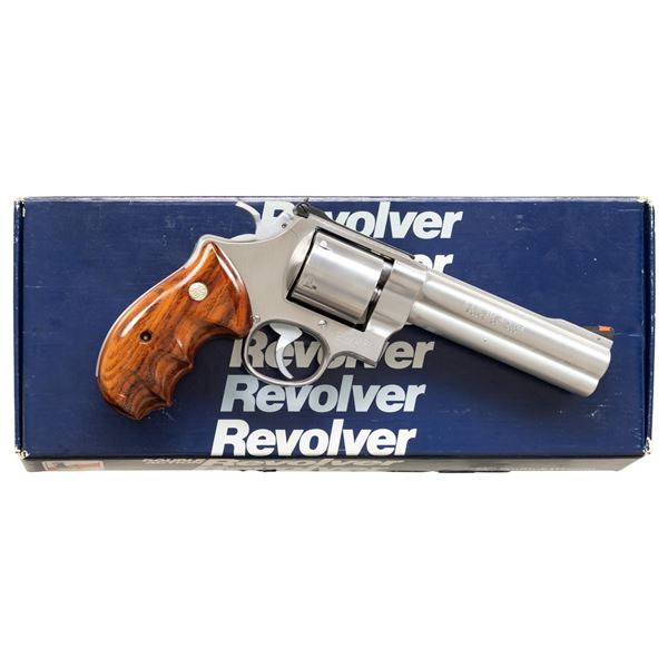 SMITH & WESSON 627-0 CLASSIC HUNTER DA REVOLVER.