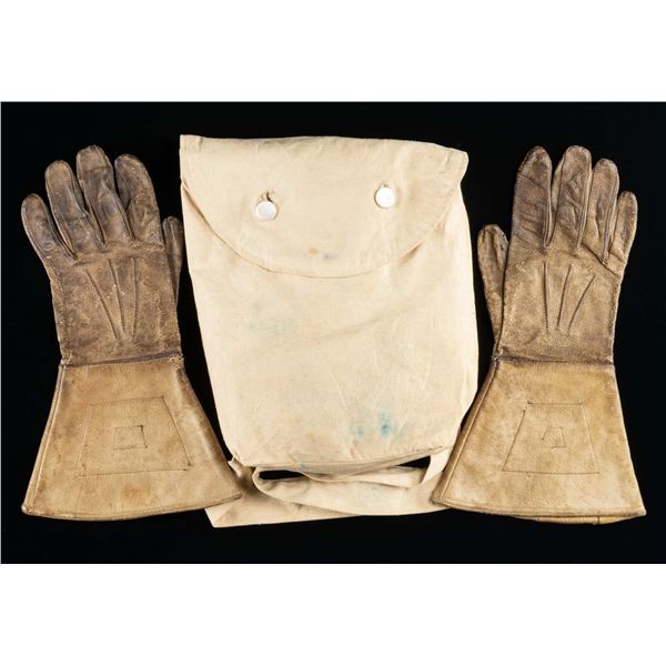 CIVIL WAR GAUNTLETS & HAVERSACK.