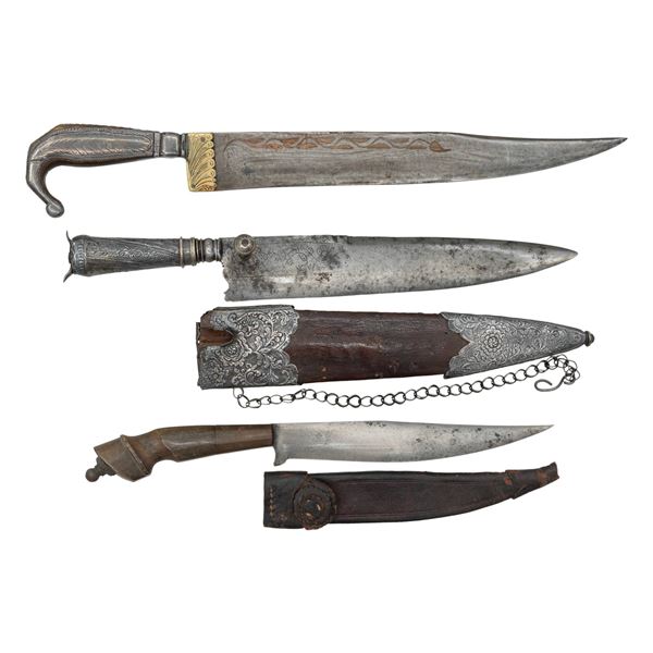 THREE VINTAGE SOUTH OF THE BORDER KNIVES.