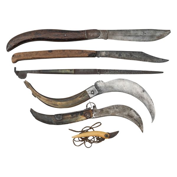 GROUP OF SIX EARLY FOLDING KNIVES.