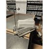 Image 7 : Clear Acrylic Display Stands