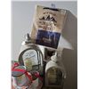 Image 3 : Decorative Lanterns, Mugs, and Plaques