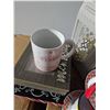 Image 4 : Decorative Lanterns, Mugs, and Plaques
