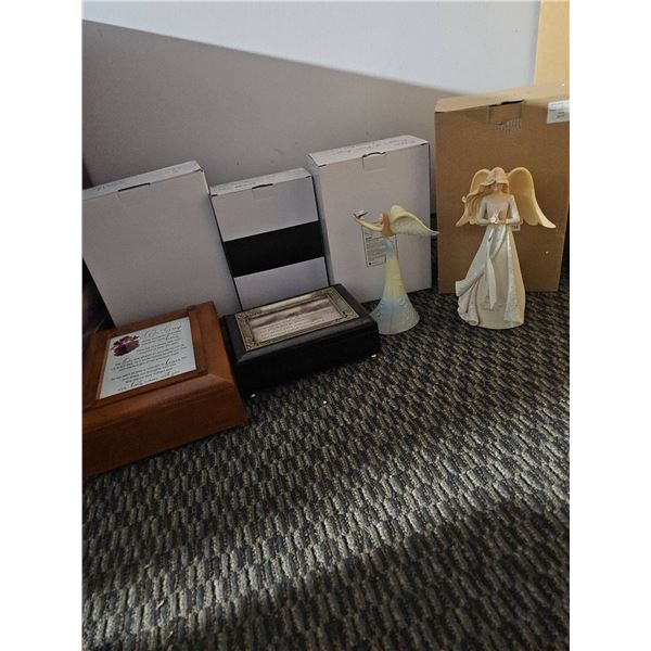 Decorative Angels and Memorial Plaques Lot