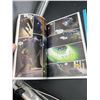 Image 4 : Two Graphic Novels: Star Wars and Legend
