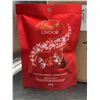 Image 3 : Lindt Lindor Milk Chocolate Pouch 18x60g