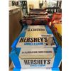 Image 2 : 36 Hershey's Cookies 'N' Creme 43g Bars