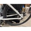 Image 5 : Northrock XCW Mountain Crossover Bike, White