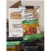 Image 2 : Snyder's Gluten Free Pretzel Sticks 12x220g