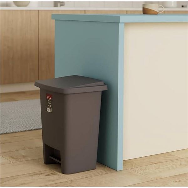 Lot of 5 Rubbermaid Step-On Trash Cans !NO LIDS!