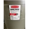 Image 3 : Lot of 8 Rubbermaid 32 Gallon Animal Stopper Trash Can !NO LIDS!