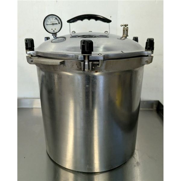 All-American 925 25qt Pressure Cooker/Canner With 2 Racks
