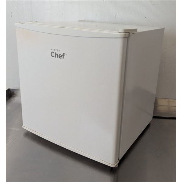 Master Chef 043-0288-4 Compact Mini Bar Refrigerator