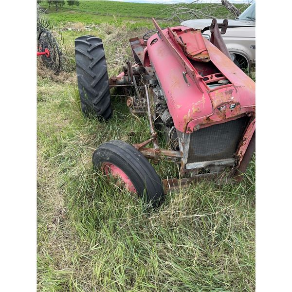 Massey-Ferguson Tractor Gas Deluxe