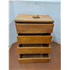 Image 5 : *4-Drawer Dresser No Shipping