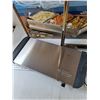 Image 10 : 3-Station Stainless Steel Buffet Server and Warmer Tray