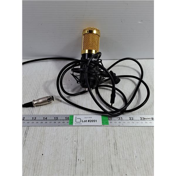 (1) Neewer BM-800 Condensor Microphone in Black and Gold