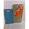 Image 3 : Knee Pads, Plastic Organizer, Broken Spade, Pipe Insulation