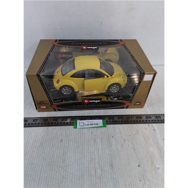 NIB Burago 1:18 "Gold Collection" 1998 Volkswagen New Beetle