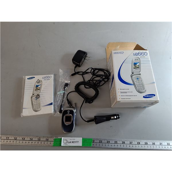Samsung Flip Phone & AC/DC Chargers- Powers On