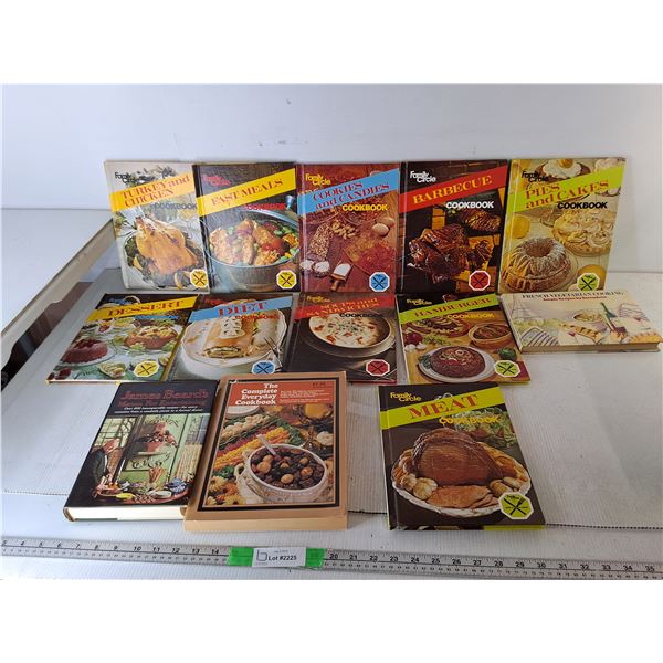 (13) Mostly Family Circle Cookbooks