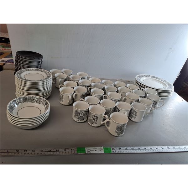 Dish Lot- Teacups, Dinner/Dessert Plates. Pickup Pref'd