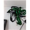 Image 11 : Lanyards, SanDisk 1GB Card, Apple Micro USB Cord and Earbuds, Headset