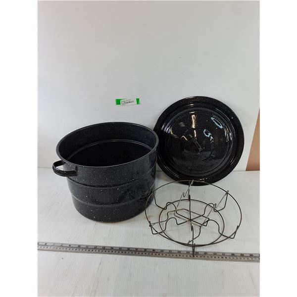 Large Pot with Canning Apparatus, Pickup Preferred