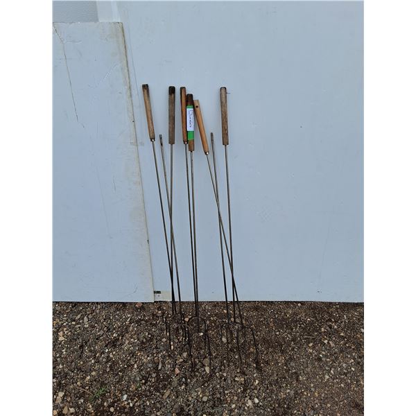 **(8) Weiner Roasting Sticks, Cannot Ship