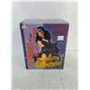 Image 5 : DC Universe "Limited Edition" Huntress  6" Bust w/Box