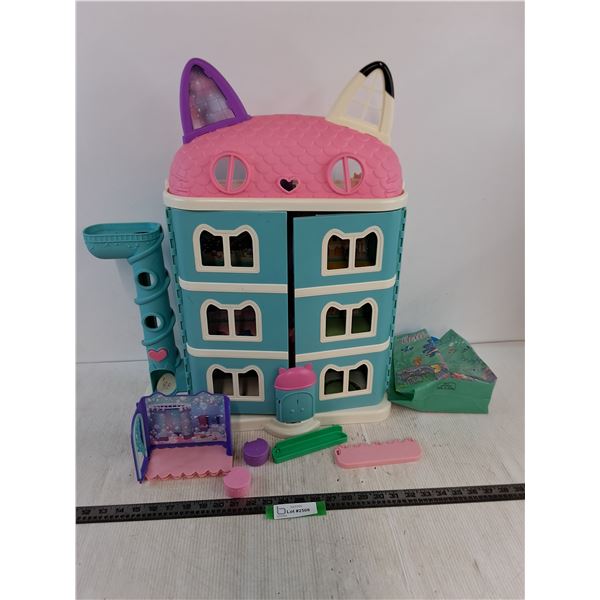 Gabby's Doll House w/Accessories - 25x19x8", Cannot Ship