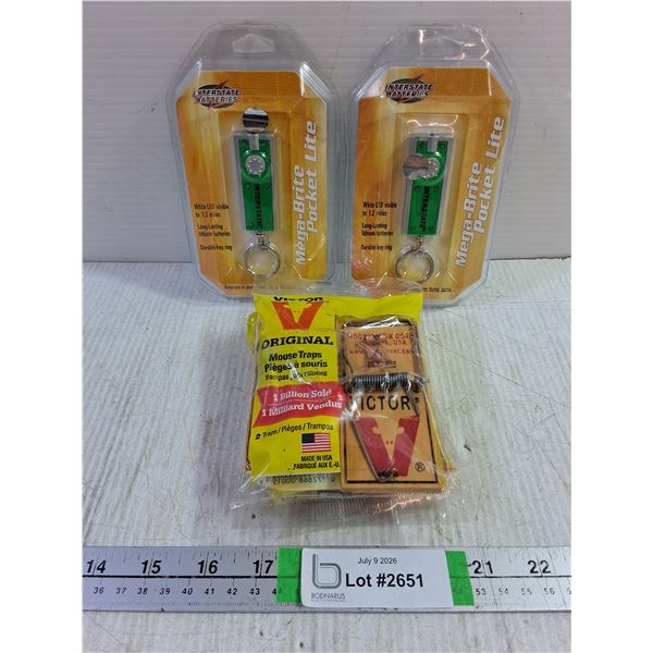 (2) Interstate Pocket Lights and (3) Victor Mouse Traps (NIB)