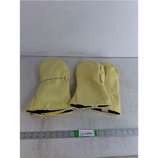 (2) Pairs Of National Safety Apparel Heat-Resistant Work Mittens