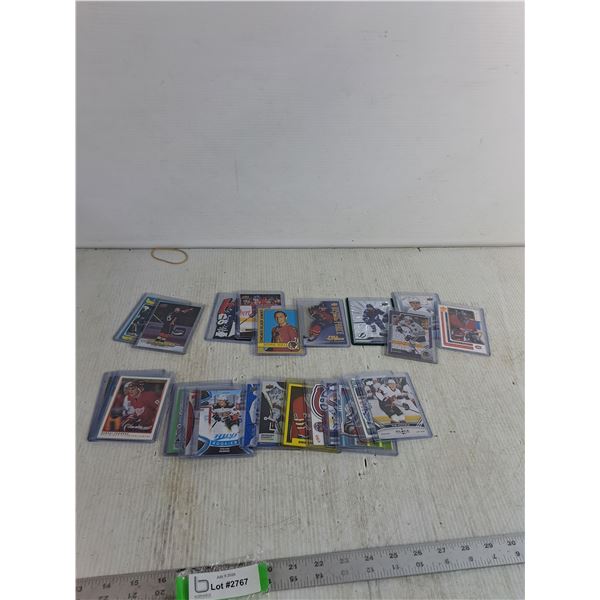 31 NHL Rookie Cards ( cannot authenticate)