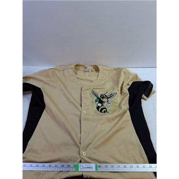 (14) Crested Saskatoon Yellowjackets Jersey,  (4) Uncrested Size L-XXL